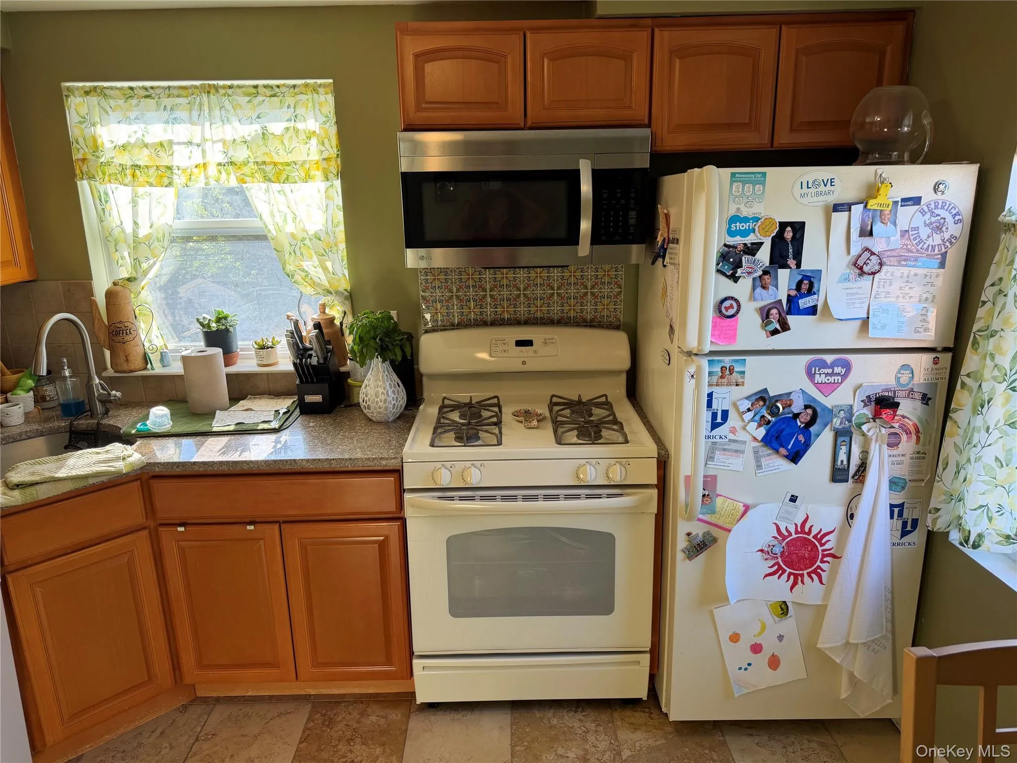 222 Colonial Avenue, North Hempstead, NY, 2 Bedrooms Bedrooms, 5 Rooms Rooms,1 BathroomBathrooms,Residential Lease,For Rent,Colonial,0,1050803 222 Colonial Avenue, North Hempstead, NY, 2 Bedrooms Bedrooms, 5 Rooms Rooms,1 BathroomBathrooms,Residential Lease,For Rent,Colonial,0,1050803