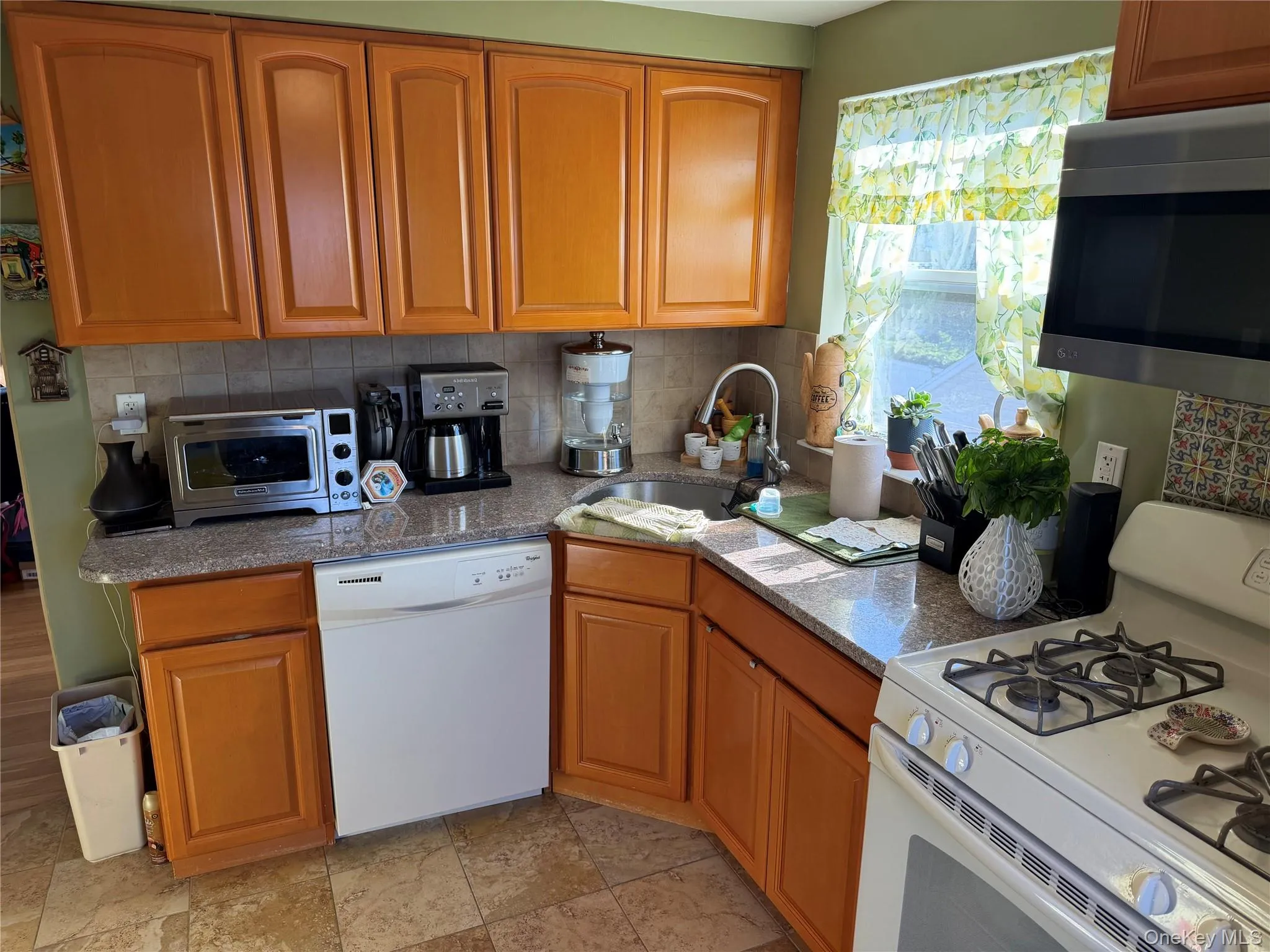 222 Colonial Avenue, North Hempstead, NY, 2 Bedrooms Bedrooms, 5 Rooms Rooms,1 BathroomBathrooms,Residential Lease,For Rent,Colonial,0,1050803 222 Colonial Avenue, North Hempstead, NY, 2 Bedrooms Bedrooms, 5 Rooms Rooms,1 BathroomBathrooms,Residential Lease,For Rent,Colonial,0,1050803
