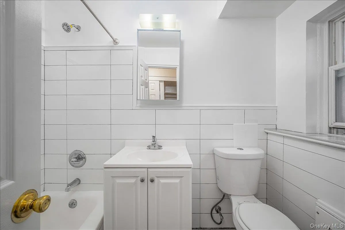 437 Pelham Road, New Rochelle, NY, 1 Bedroom Bedrooms, 4 Rooms Rooms,1 BathroomBathrooms,Residential Lease,For Rent,Pelham,0,1050818 437 Pelham Road, New Rochelle, NY, 1 Bedroom Bedrooms, 4 Rooms Rooms,1 BathroomBathrooms,Residential Lease,For Rent,Pelham,0,1050818