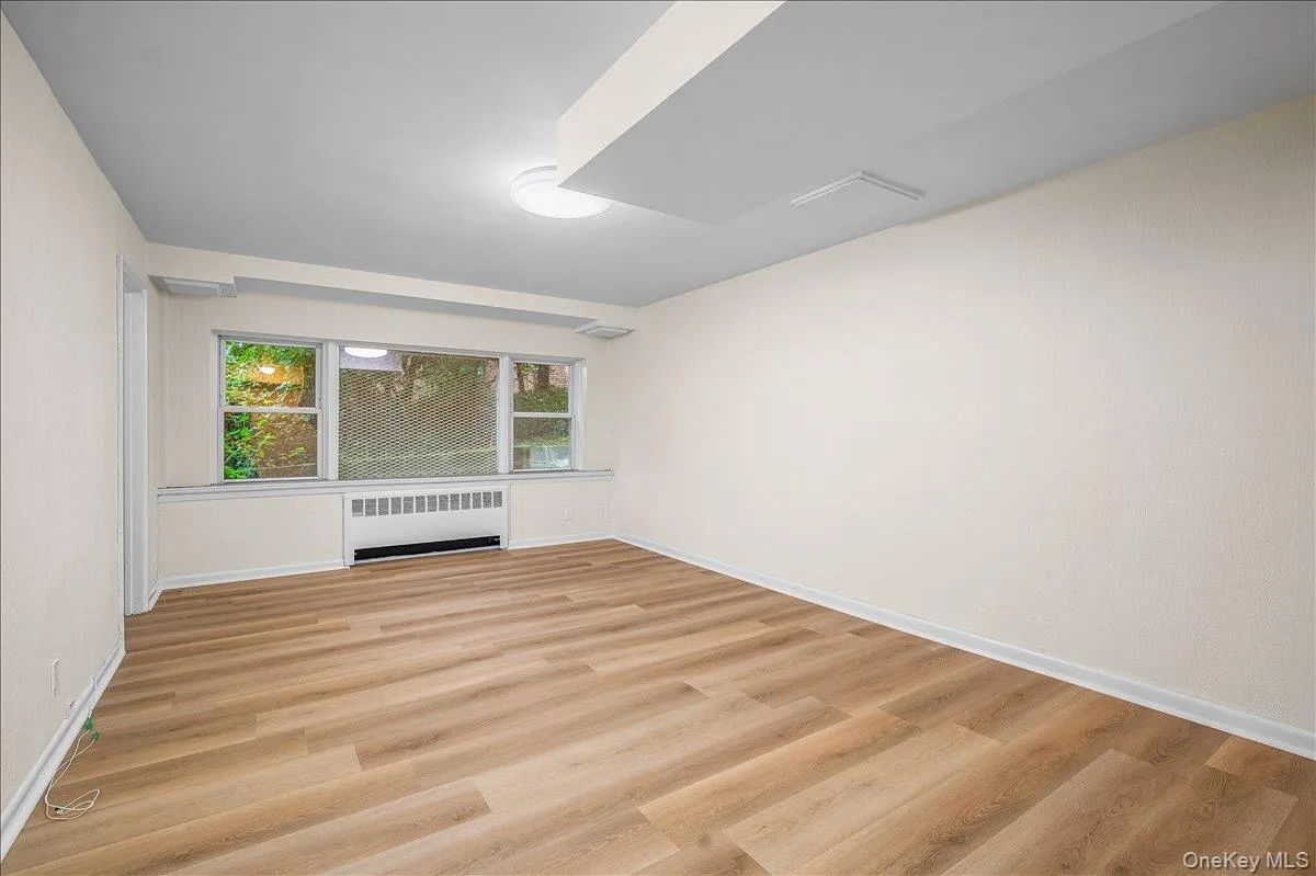 437 Pelham Road, New Rochelle, NY, 1 Bedroom Bedrooms, 4 Rooms Rooms,1 BathroomBathrooms,Residential Lease,For Rent,Pelham,0,1050818 437 Pelham Road, New Rochelle, NY, 1 Bedroom Bedrooms, 4 Rooms Rooms,1 BathroomBathrooms,Residential Lease,For Rent,Pelham,0,1050818