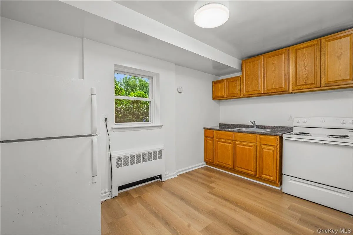 437 Pelham Road, New Rochelle, NY, 1 Bedroom Bedrooms, 4 Rooms Rooms,1 BathroomBathrooms,Residential Lease,For Rent,Pelham,0,1050818 437 Pelham Road, New Rochelle, NY, 1 Bedroom Bedrooms, 4 Rooms Rooms,1 BathroomBathrooms,Residential Lease,For Rent,Pelham,0,1050818