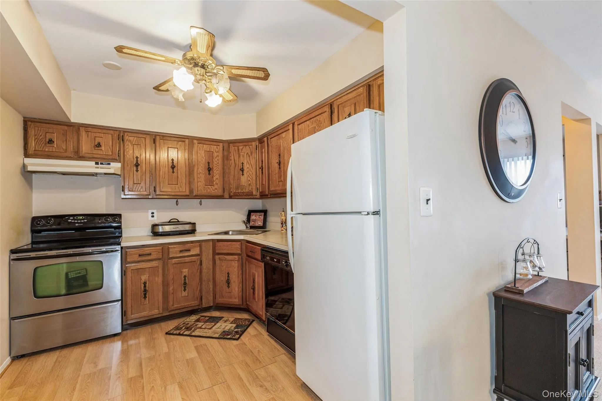 6 Cambridge Drive, Babylon, NY, 2 Bedrooms Bedrooms, 5 Rooms Rooms,1 BathroomBathrooms,Residential,For Rent,Cambridge,0,1050820 6 Cambridge Drive, Babylon, NY, 2 Bedrooms Bedrooms, 5 Rooms Rooms,1 BathroomBathrooms,Residential,For Rent,Cambridge,0,1050820