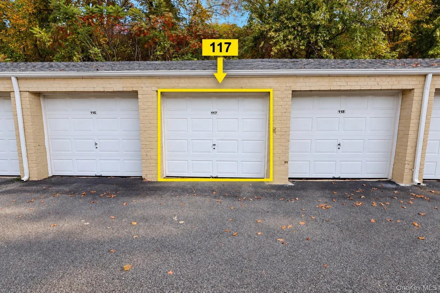 Private fully closed off and renovated garage # 117 Private fully closed off and renovated garage # 117
