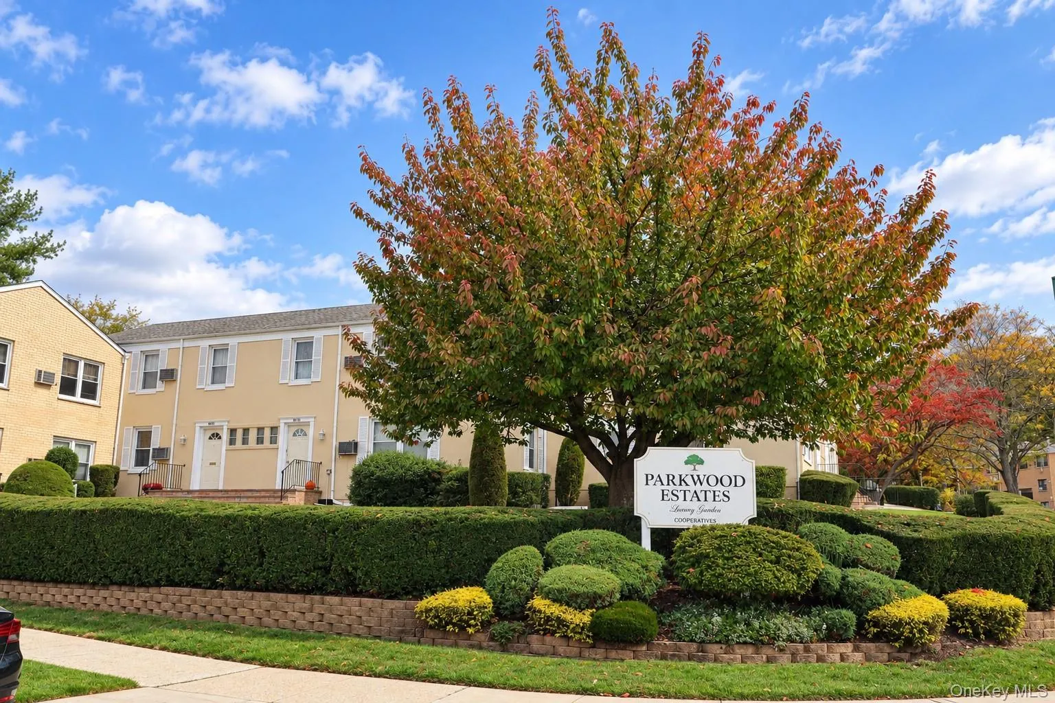 Parkwood Estates - Luxury Apartments Entrance Parkwood Estates - Luxury Apartments Entrance