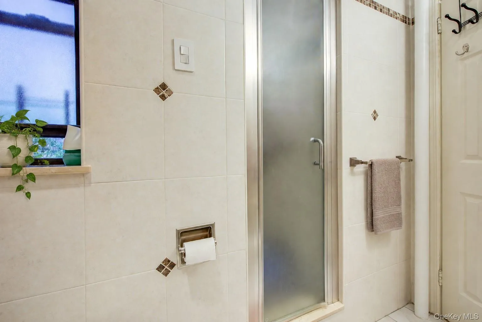 77-11 35th Avenue, New York, NY, 2 Bedrooms Bedrooms, 4 Rooms Rooms,1 BathroomBathrooms,Residential,For Rent,35th,0,1050836 77-11 35th Avenue, New York, NY, 2 Bedrooms Bedrooms, 4 Rooms Rooms,1 BathroomBathrooms,Residential,For Rent,35th,0,1050836
