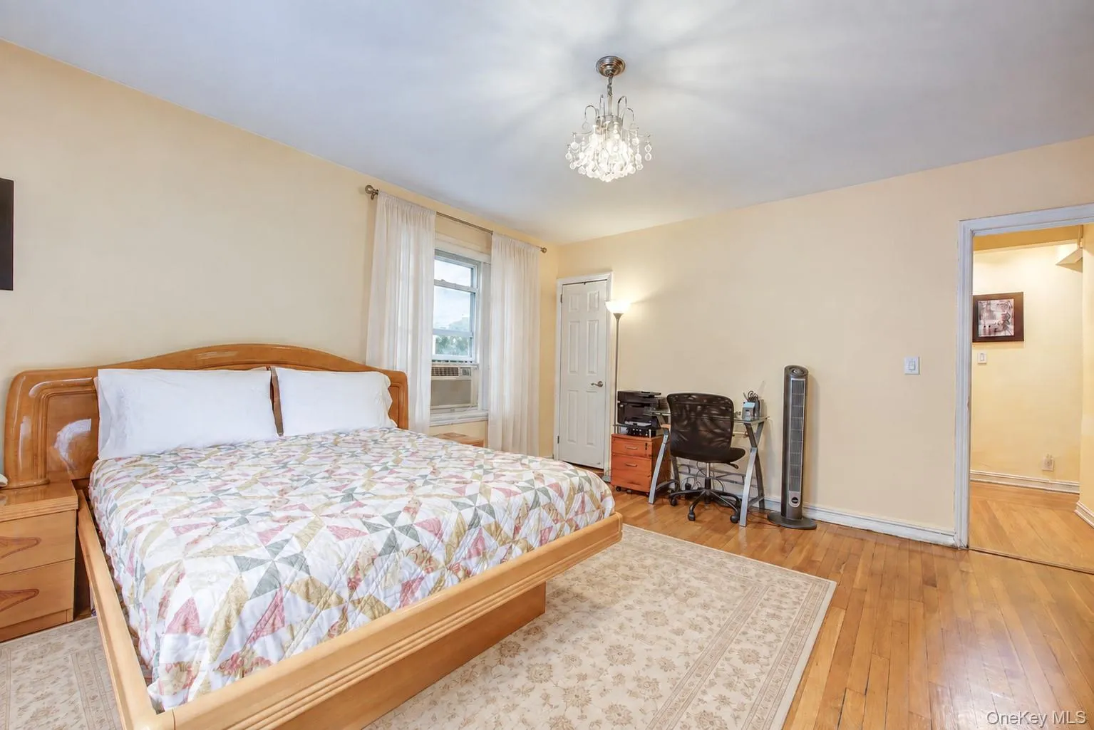 77-11 35th Avenue, New York, NY, 2 Bedrooms Bedrooms, 4 Rooms Rooms,1 BathroomBathrooms,Residential,For Rent,35th,0,1050836 77-11 35th Avenue, New York, NY, 2 Bedrooms Bedrooms, 4 Rooms Rooms,1 BathroomBathrooms,Residential,For Rent,35th,0,1050836