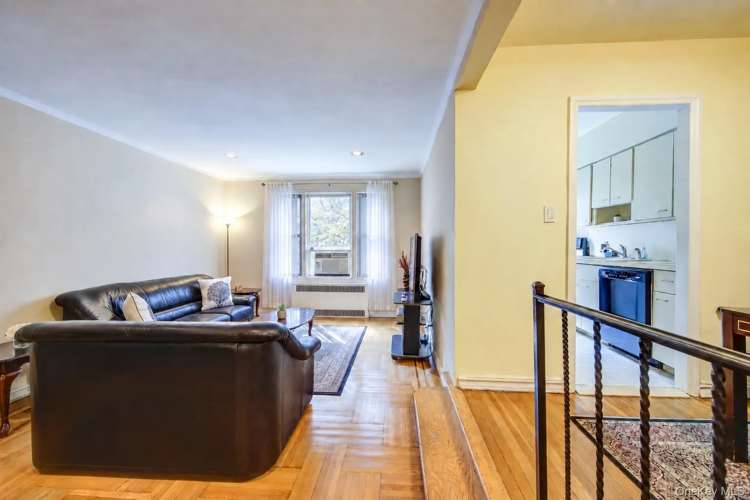 77-11 35th Avenue, New York, NY, 2 Bedrooms Bedrooms, 4 Rooms Rooms,1 BathroomBathrooms,Residential,For Rent,35th,0,1050836 77-11 35th Avenue, New York, NY, 2 Bedrooms Bedrooms, 4 Rooms Rooms,1 BathroomBathrooms,Residential,For Rent,35th,0,1050836