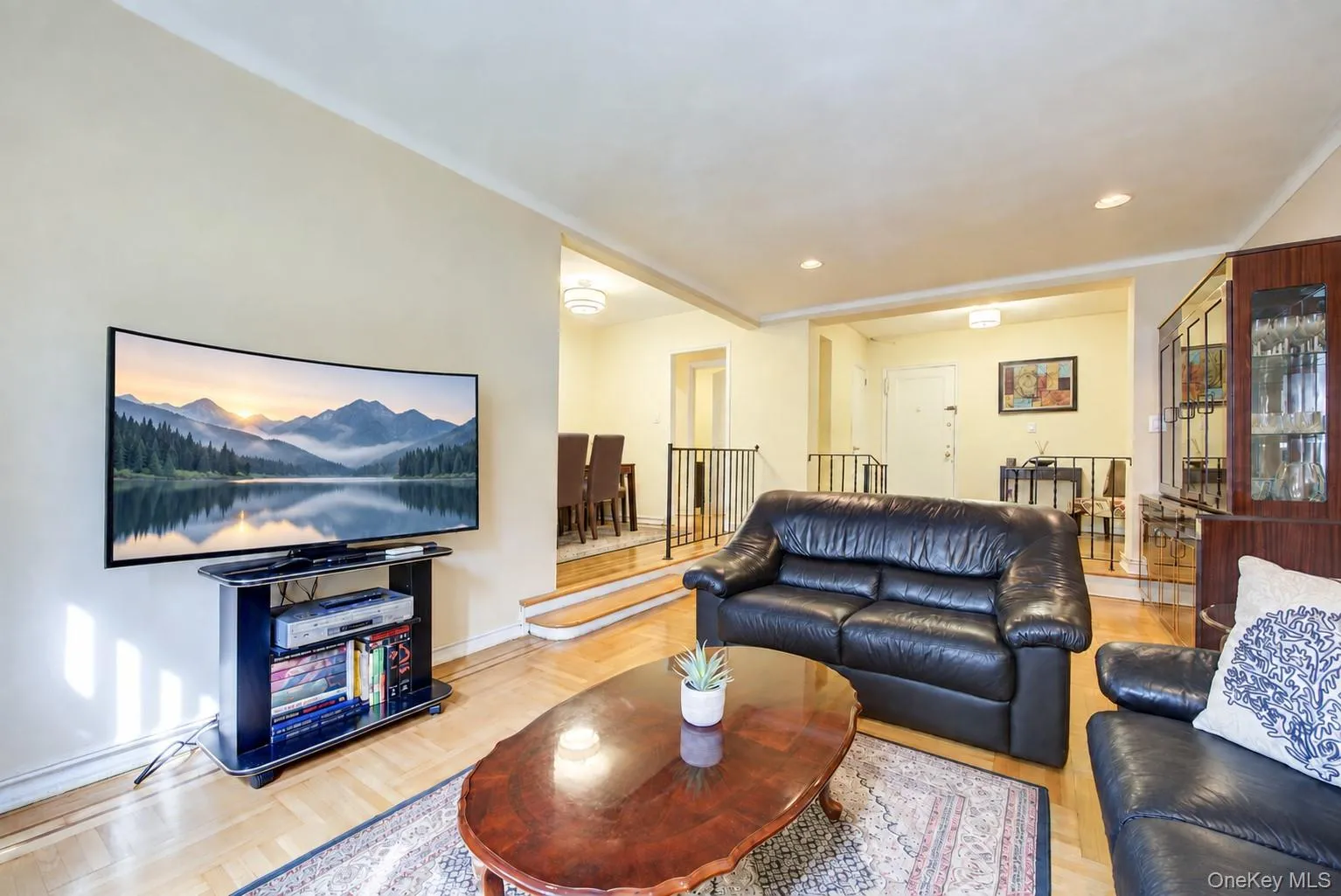 77-11 35th Avenue, New York, NY, 2 Bedrooms Bedrooms, 4 Rooms Rooms,1 BathroomBathrooms,Residential,For Rent,35th,0,1050836 77-11 35th Avenue, New York, NY, 2 Bedrooms Bedrooms, 4 Rooms Rooms,1 BathroomBathrooms,Residential,For Rent,35th,0,1050836