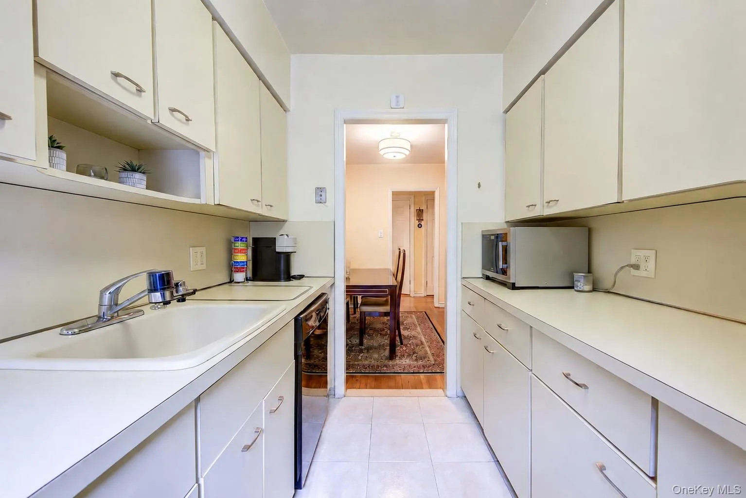 77-11 35th Avenue, New York, NY, 2 Bedrooms Bedrooms, 4 Rooms Rooms,1 BathroomBathrooms,Residential,For Rent,35th,0,1050836 77-11 35th Avenue, New York, NY, 2 Bedrooms Bedrooms, 4 Rooms Rooms,1 BathroomBathrooms,Residential,For Rent,35th,0,1050836