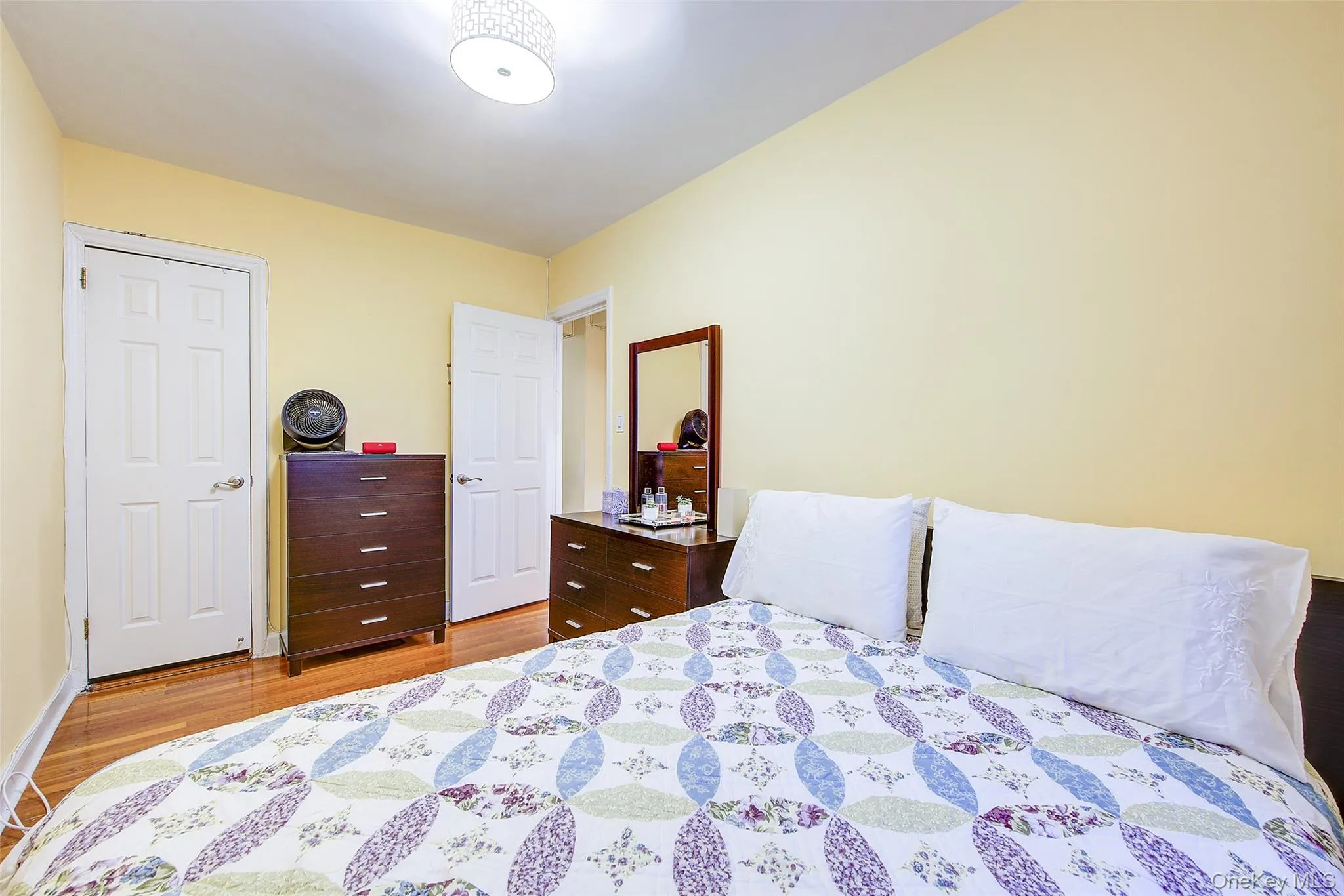77-11 35th Avenue, New York, NY, 2 Bedrooms Bedrooms, 4 Rooms Rooms,1 BathroomBathrooms,Residential,For Rent,35th,0,1050836 77-11 35th Avenue, New York, NY, 2 Bedrooms Bedrooms, 4 Rooms Rooms,1 BathroomBathrooms,Residential,For Rent,35th,0,1050836