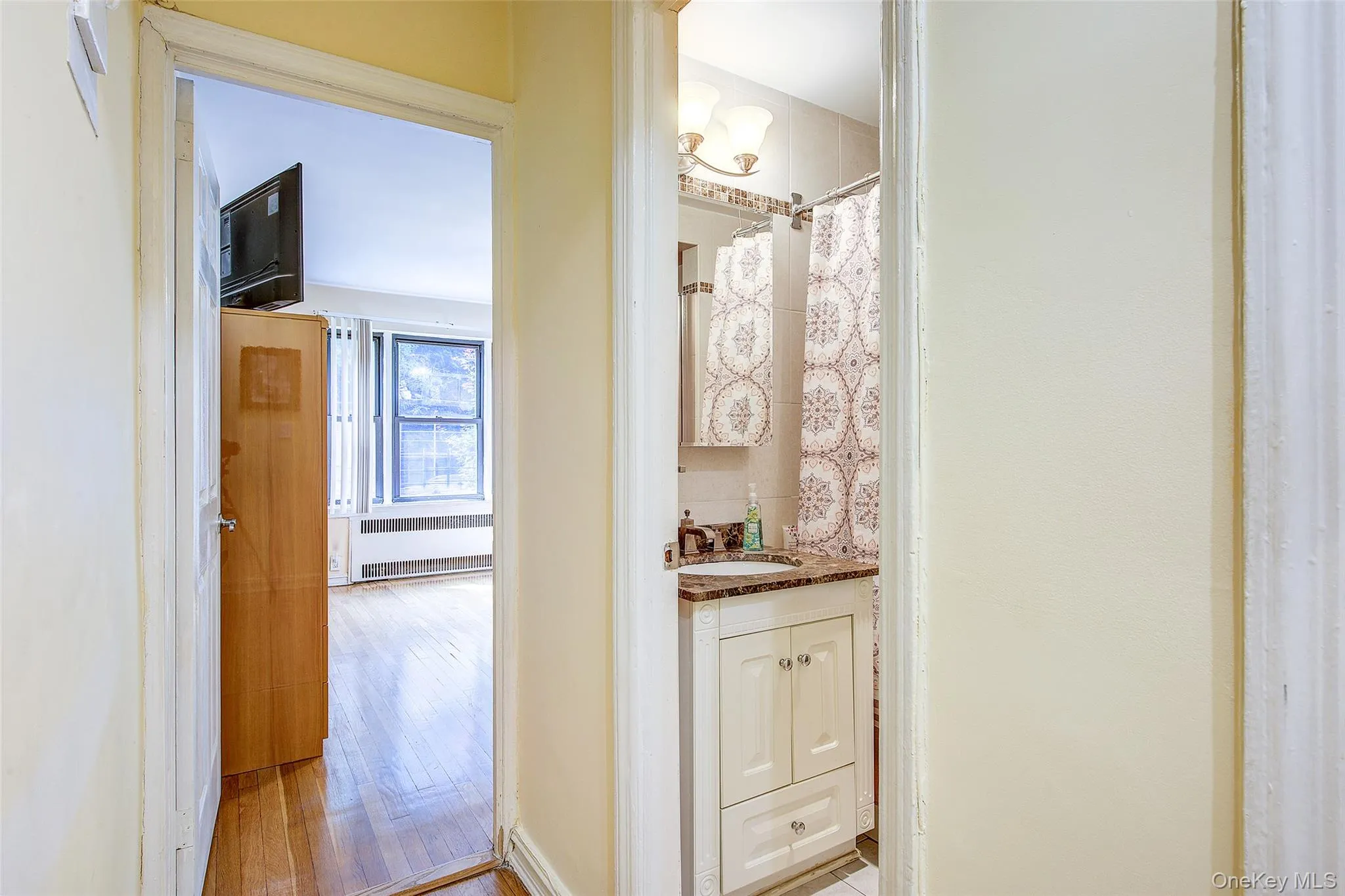 77-11 35th Avenue, New York, NY, 2 Bedrooms Bedrooms, 4 Rooms Rooms,1 BathroomBathrooms,Residential,For Rent,35th,0,1050836 77-11 35th Avenue, New York, NY, 2 Bedrooms Bedrooms, 4 Rooms Rooms,1 BathroomBathrooms,Residential,For Rent,35th,0,1050836