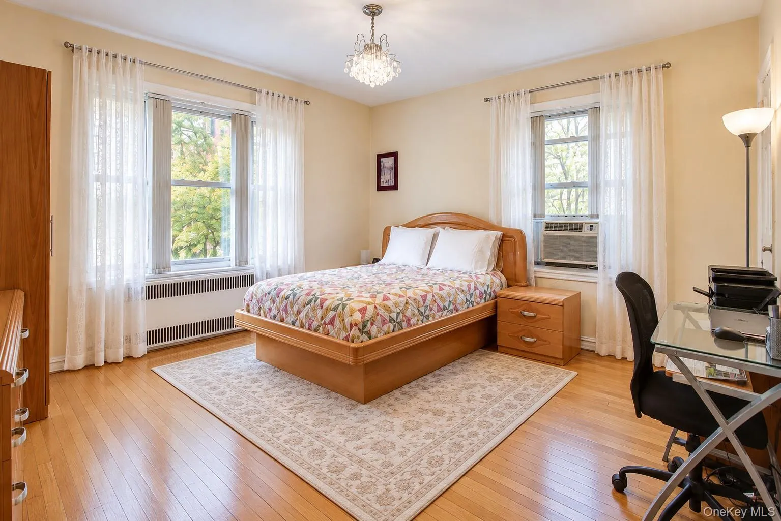 77-11 35th Avenue, New York, NY, 2 Bedrooms Bedrooms, 4 Rooms Rooms,1 BathroomBathrooms,Residential,For Rent,35th,0,1050836 77-11 35th Avenue, New York, NY, 2 Bedrooms Bedrooms, 4 Rooms Rooms,1 BathroomBathrooms,Residential,For Rent,35th,0,1050836