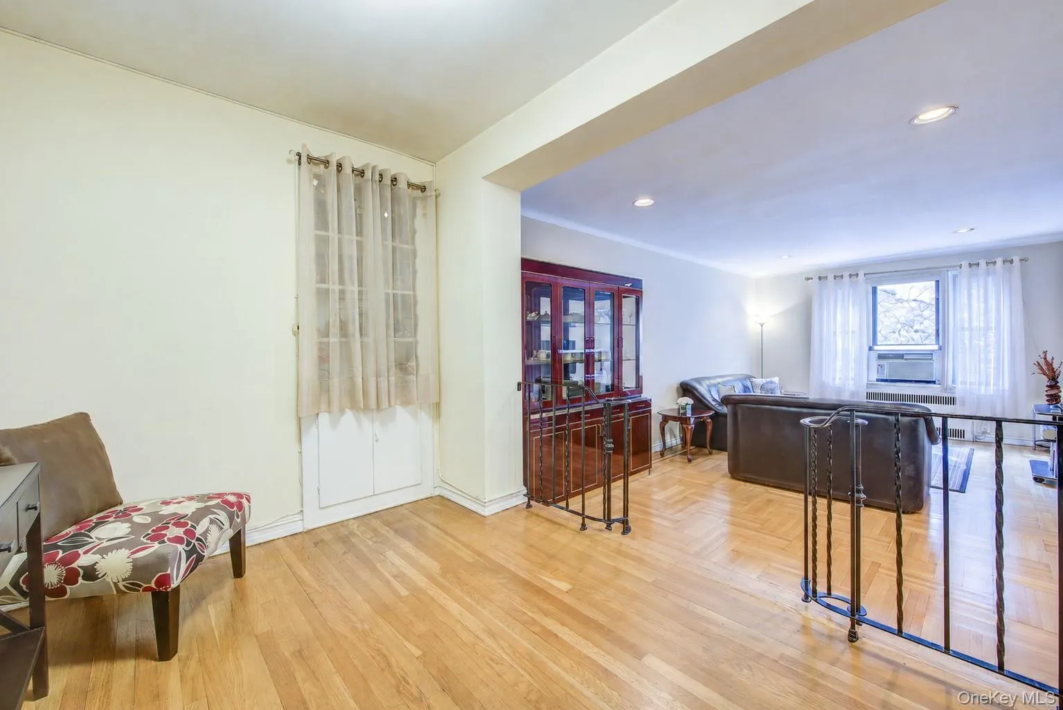 77-11 35th Avenue, New York, NY, 2 Bedrooms Bedrooms, 4 Rooms Rooms,1 BathroomBathrooms,Residential,For Rent,35th,0,1050836 77-11 35th Avenue, New York, NY, 2 Bedrooms Bedrooms, 4 Rooms Rooms,1 BathroomBathrooms,Residential,For Rent,35th,0,1050836
