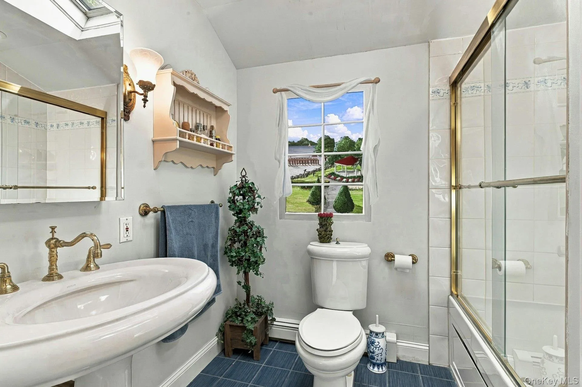 Light and bright off of primary bedroom with full tub. Light and bright off of primary bedroom with full tub.