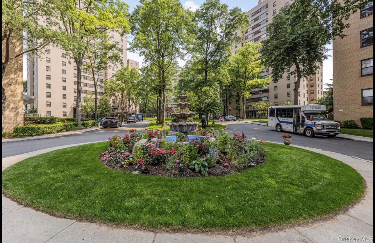 8 Fordham Oval, New York, NY, 2 Bedrooms Bedrooms, 6 Rooms Rooms,1 BathroomBathrooms,Residential,For Rent,Fordham,0,1050856 8 Fordham Oval, New York, NY, 2 Bedrooms Bedrooms, 6 Rooms Rooms,1 BathroomBathrooms,Residential,For Rent,Fordham,0,1050856