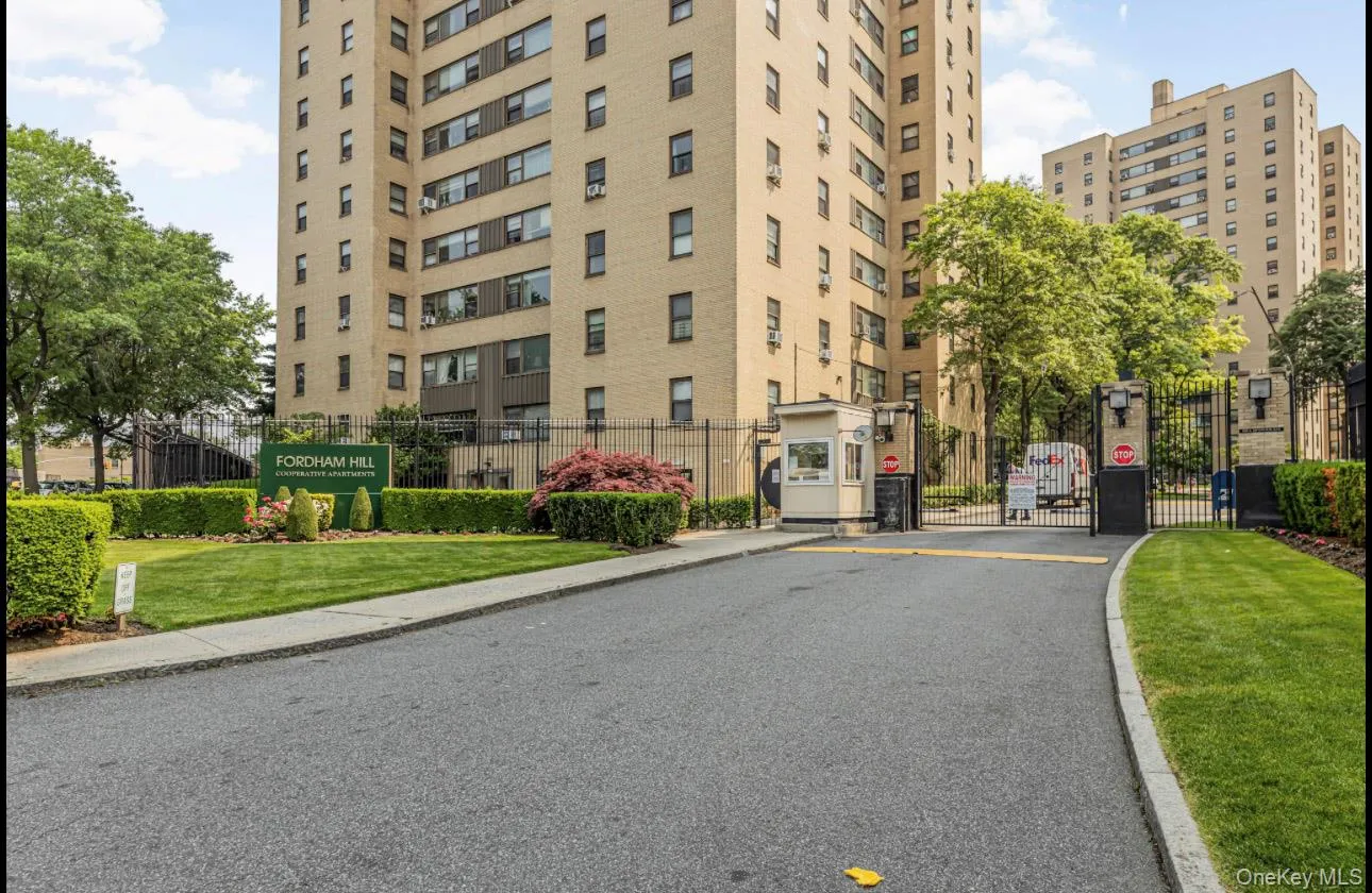 8 Fordham Oval, New York, NY, 2 Bedrooms Bedrooms, 6 Rooms Rooms,1 BathroomBathrooms,Residential,For Rent,Fordham,0,1050856 8 Fordham Oval, New York, NY, 2 Bedrooms Bedrooms, 6 Rooms Rooms,1 BathroomBathrooms,Residential,For Rent,Fordham,0,1050856