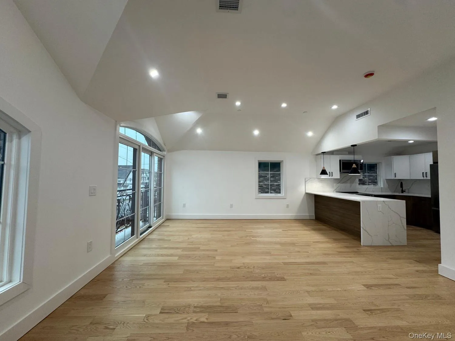 3824 215th Street, New York, NY, 3 Bedrooms Bedrooms, 6 Rooms Rooms,2 BathroomsBathrooms,Residential Lease,For Rent,215th,0,1050860 3824 215th Street, New York, NY, 3 Bedrooms Bedrooms, 6 Rooms Rooms,2 BathroomsBathrooms,Residential Lease,For Rent,215th,0,1050860