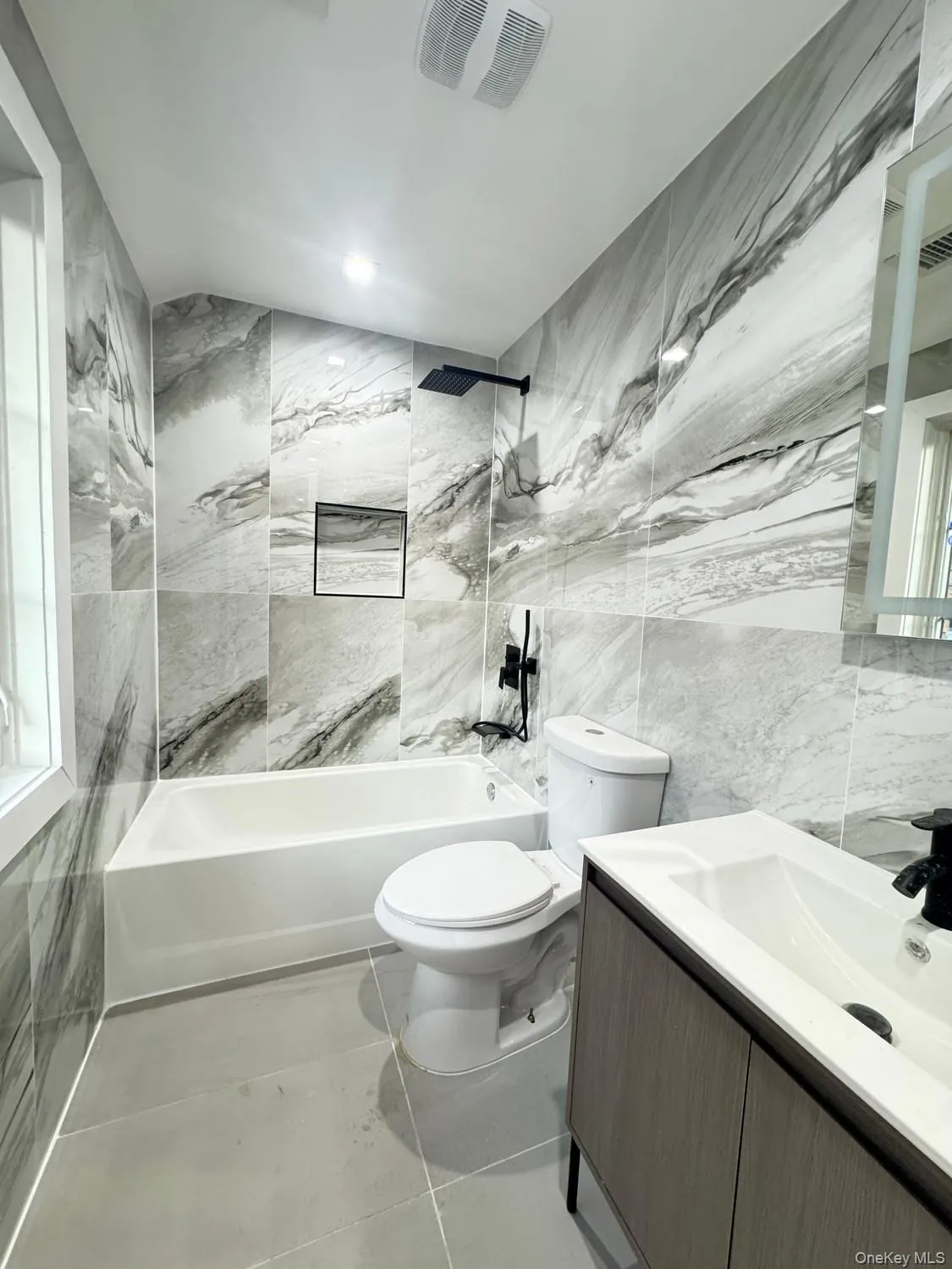 3824 215th Street, New York, NY, 3 Bedrooms Bedrooms, 6 Rooms Rooms,2 BathroomsBathrooms,Residential Lease,For Rent,215th,0,1050860 3824 215th Street, New York, NY, 3 Bedrooms Bedrooms, 6 Rooms Rooms,2 BathroomsBathrooms,Residential Lease,For Rent,215th,0,1050860