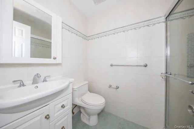 24 Wood Lane, Hempstead, NY, 6 Bedrooms Bedrooms, 9 Rooms Rooms,4 BathroomsBathrooms,Residential Lease,For Rent,Wood,0,1050862 24 Wood Lane, Hempstead, NY, 6 Bedrooms Bedrooms, 9 Rooms Rooms,4 BathroomsBathrooms,Residential Lease,For Rent,Wood,0,1050862