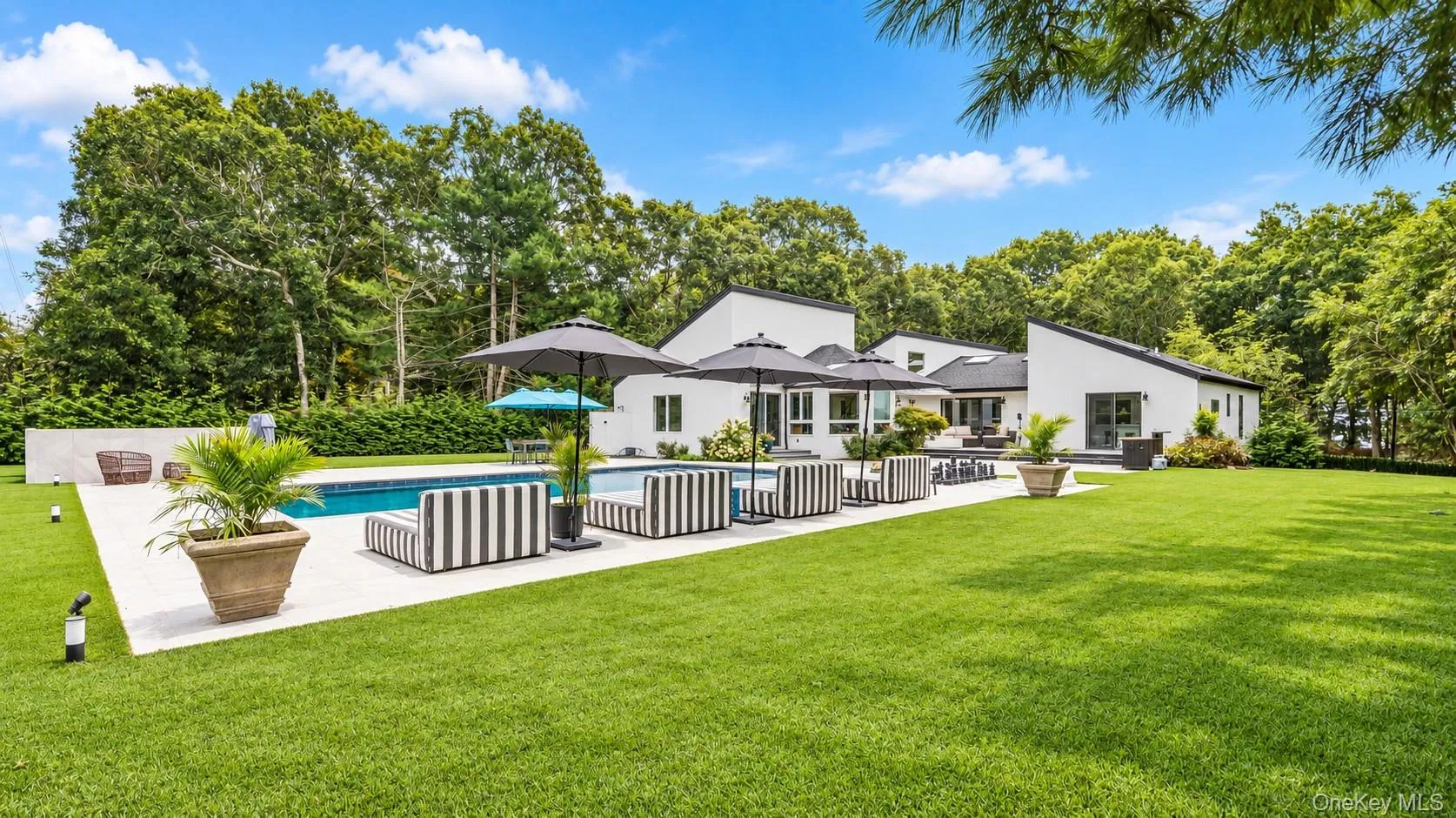 29 Blue Jay Way, East Hampton, NY, 4 Bedrooms Bedrooms, 12 Rooms Rooms,3 BathroomsBathrooms,Residential,For Rent,Blue Jay,0,1050879 29 Blue Jay Way, East Hampton, NY, 4 Bedrooms Bedrooms, 12 Rooms Rooms,3 BathroomsBathrooms,Residential,For Rent,Blue Jay,0,1050879