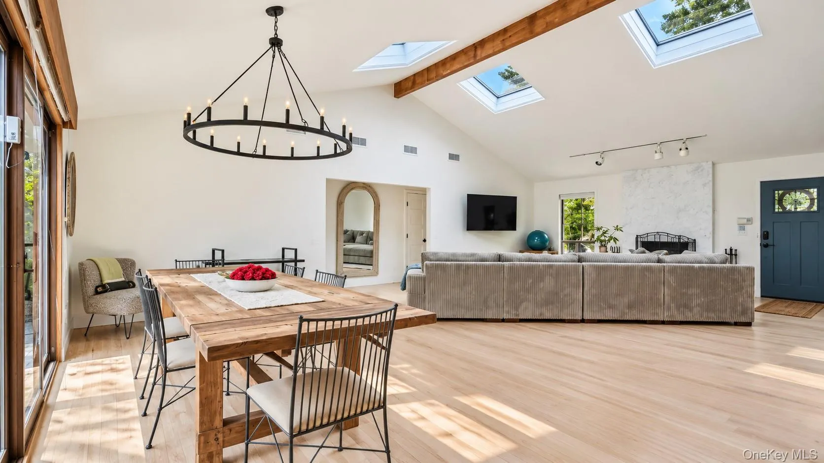 29 Blue Jay Way, East Hampton, NY, 4 Bedrooms Bedrooms, 12 Rooms Rooms,3 BathroomsBathrooms,Residential,For Rent,Blue Jay,0,1050879 29 Blue Jay Way, East Hampton, NY, 4 Bedrooms Bedrooms, 12 Rooms Rooms,3 BathroomsBathrooms,Residential,For Rent,Blue Jay,0,1050879