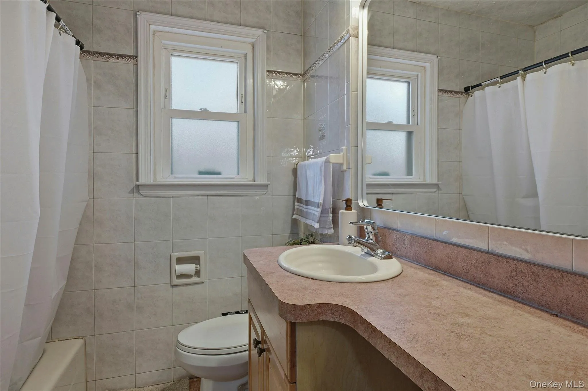 26 Haddon Road, North Hempstead, NY, 3 Bedrooms Bedrooms, 5 Rooms Rooms,1 BathroomBathrooms,Residential,For Rent,Haddon,0,1050886 26 Haddon Road, North Hempstead, NY, 3 Bedrooms Bedrooms, 5 Rooms Rooms,1 BathroomBathrooms,Residential,For Rent,Haddon,0,1050886