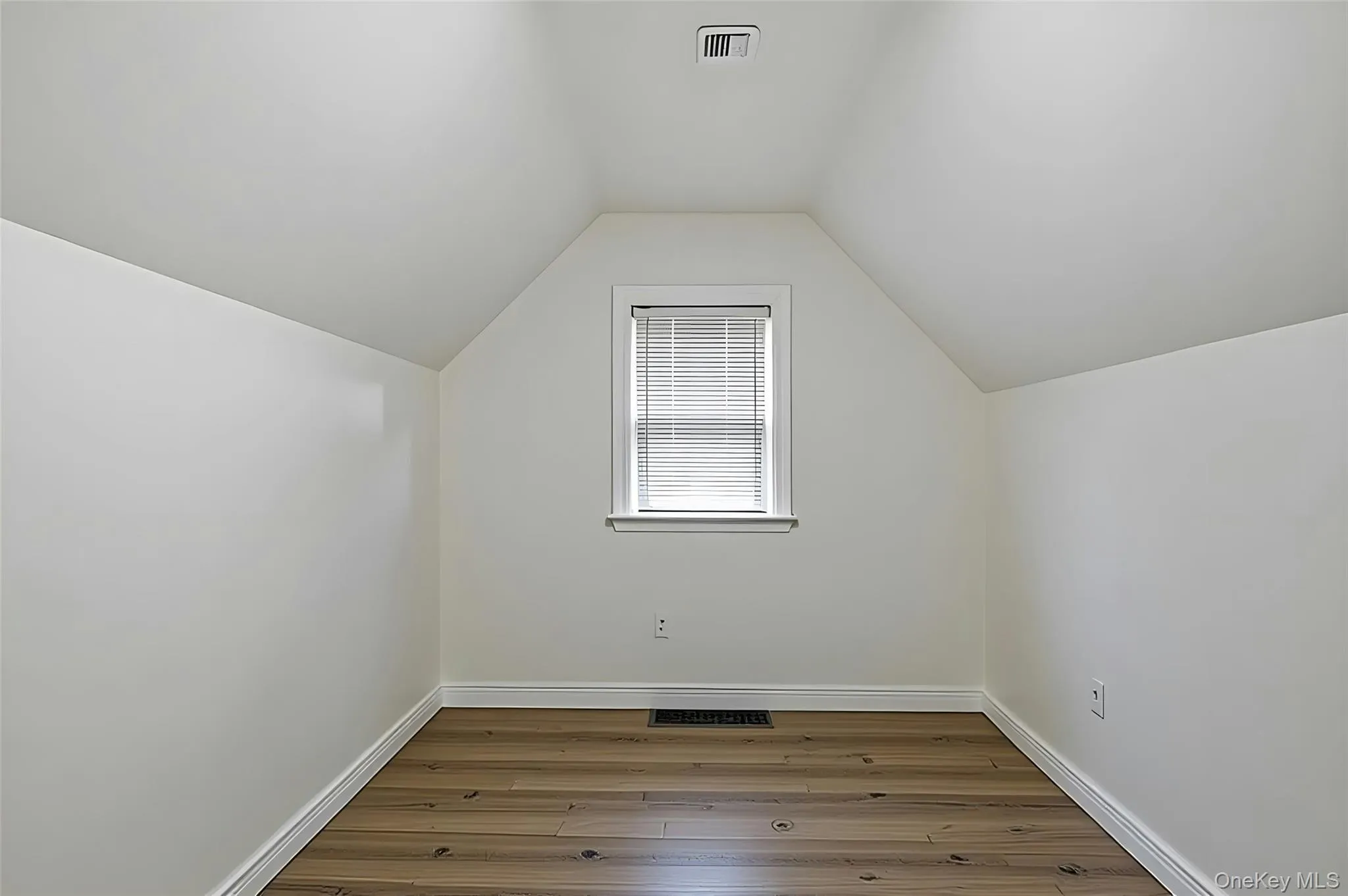 26 Haddon Road, North Hempstead, NY, 3 Bedrooms Bedrooms, 5 Rooms Rooms,1 BathroomBathrooms,Residential,For Rent,Haddon,0,1050886 26 Haddon Road, North Hempstead, NY, 3 Bedrooms Bedrooms, 5 Rooms Rooms,1 BathroomBathrooms,Residential,For Rent,Haddon,0,1050886