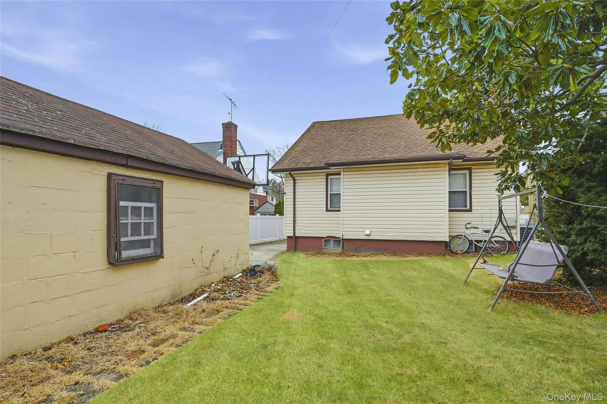 26 Haddon Road, North Hempstead, NY, 3 Bedrooms Bedrooms, 5 Rooms Rooms,1 BathroomBathrooms,Residential,For Rent,Haddon,0,1050886 26 Haddon Road, North Hempstead, NY, 3 Bedrooms Bedrooms, 5 Rooms Rooms,1 BathroomBathrooms,Residential,For Rent,Haddon,0,1050886