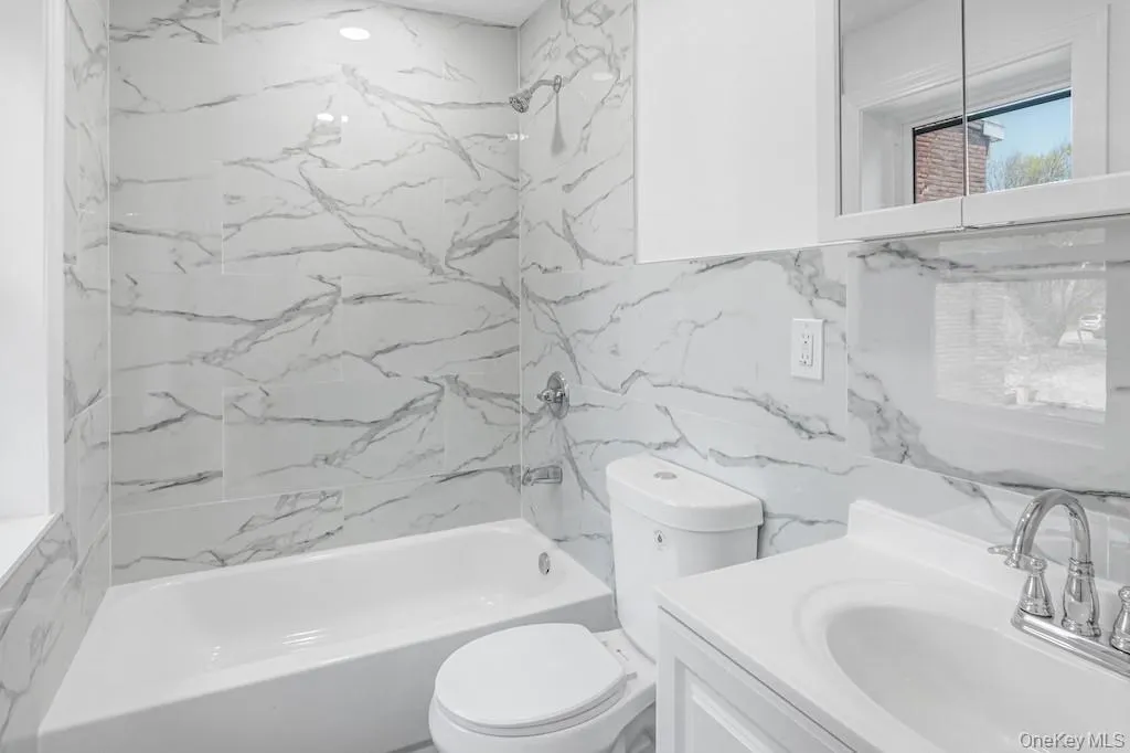 370 Broadway, Newburgh (city), NY, 3 Bedrooms Bedrooms, 5 Rooms Rooms,1 BathroomBathrooms,Residential Lease,For Rent,Broadway,0,1050894 370 Broadway, Newburgh (city), NY, 3 Bedrooms Bedrooms, 5 Rooms Rooms,1 BathroomBathrooms,Residential Lease,For Rent,Broadway,0,1050894