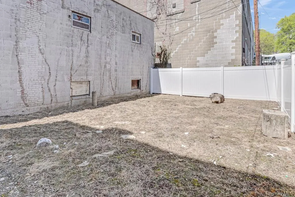 370 Broadway, Newburgh (city), NY, 3 Bedrooms Bedrooms, 5 Rooms Rooms,1 BathroomBathrooms,Residential Lease,For Rent,Broadway,0,1050894 370 Broadway, Newburgh (city), NY, 3 Bedrooms Bedrooms, 5 Rooms Rooms,1 BathroomBathrooms,Residential Lease,For Rent,Broadway,0,1050894
