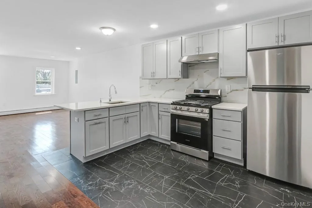 370 Broadway, Newburgh (city), NY, 3 Bedrooms Bedrooms, 5 Rooms Rooms,1 BathroomBathrooms,Residential Lease,For Rent,Broadway,0,1050894 370 Broadway, Newburgh (city), NY, 3 Bedrooms Bedrooms, 5 Rooms Rooms,1 BathroomBathrooms,Residential Lease,For Rent,Broadway,0,1050894