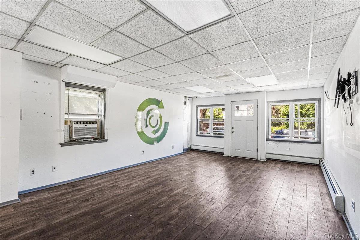 209-72 45th Drive, New York, NY, 3 Bedrooms Bedrooms, 6 Rooms Rooms,1 BathroomBathrooms,Residential,For Rent,45th,0,1050895 209-72 45th Drive, New York, NY, 3 Bedrooms Bedrooms, 6 Rooms Rooms,1 BathroomBathrooms,Residential,For Rent,45th,0,1050895