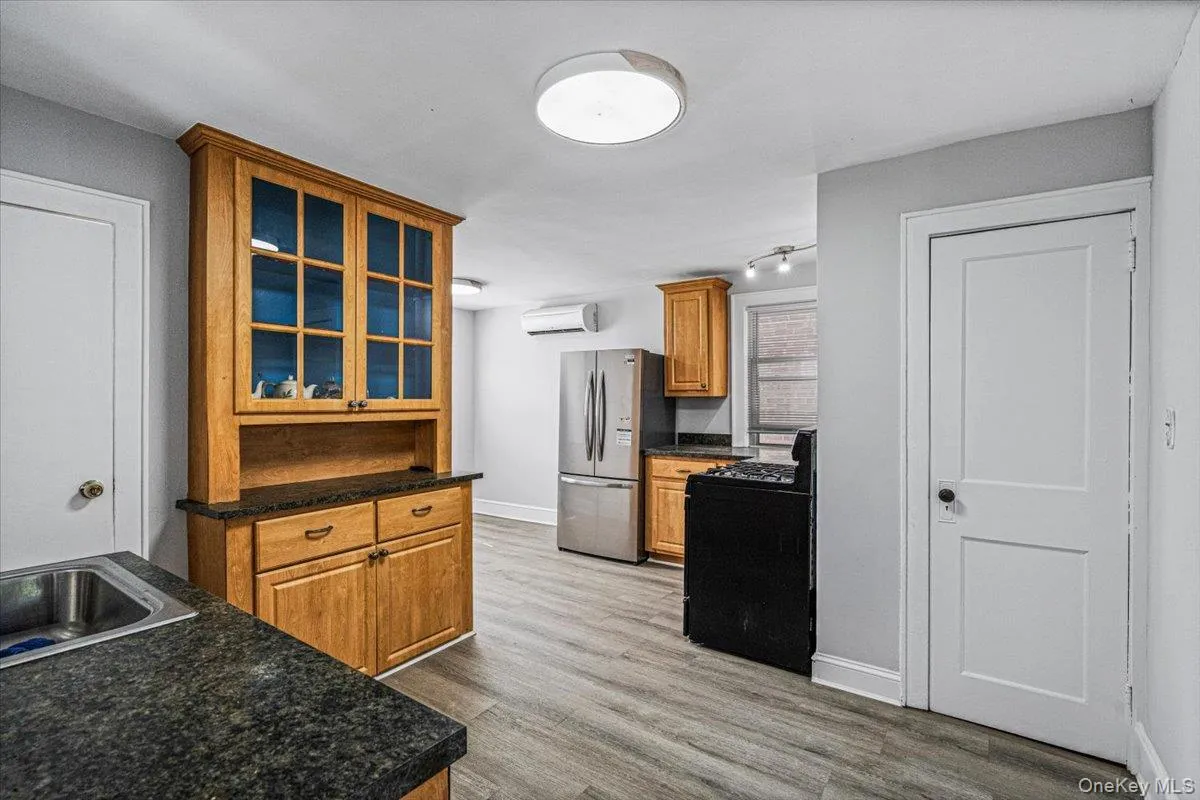 209-72 45th Drive, New York, NY, 3 Bedrooms Bedrooms, 6 Rooms Rooms,1 BathroomBathrooms,Residential,For Rent,45th,0,1050895 209-72 45th Drive, New York, NY, 3 Bedrooms Bedrooms, 6 Rooms Rooms,1 BathroomBathrooms,Residential,For Rent,45th,0,1050895