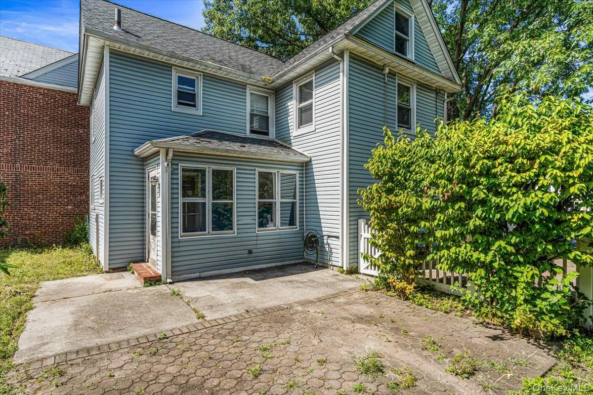 209-72 45th Drive, New York, NY, 3 Bedrooms Bedrooms, 6 Rooms Rooms,1 BathroomBathrooms,Residential,For Rent,45th,0,1050895 209-72 45th Drive, New York, NY, 3 Bedrooms Bedrooms, 6 Rooms Rooms,1 BathroomBathrooms,Residential,For Rent,45th,0,1050895