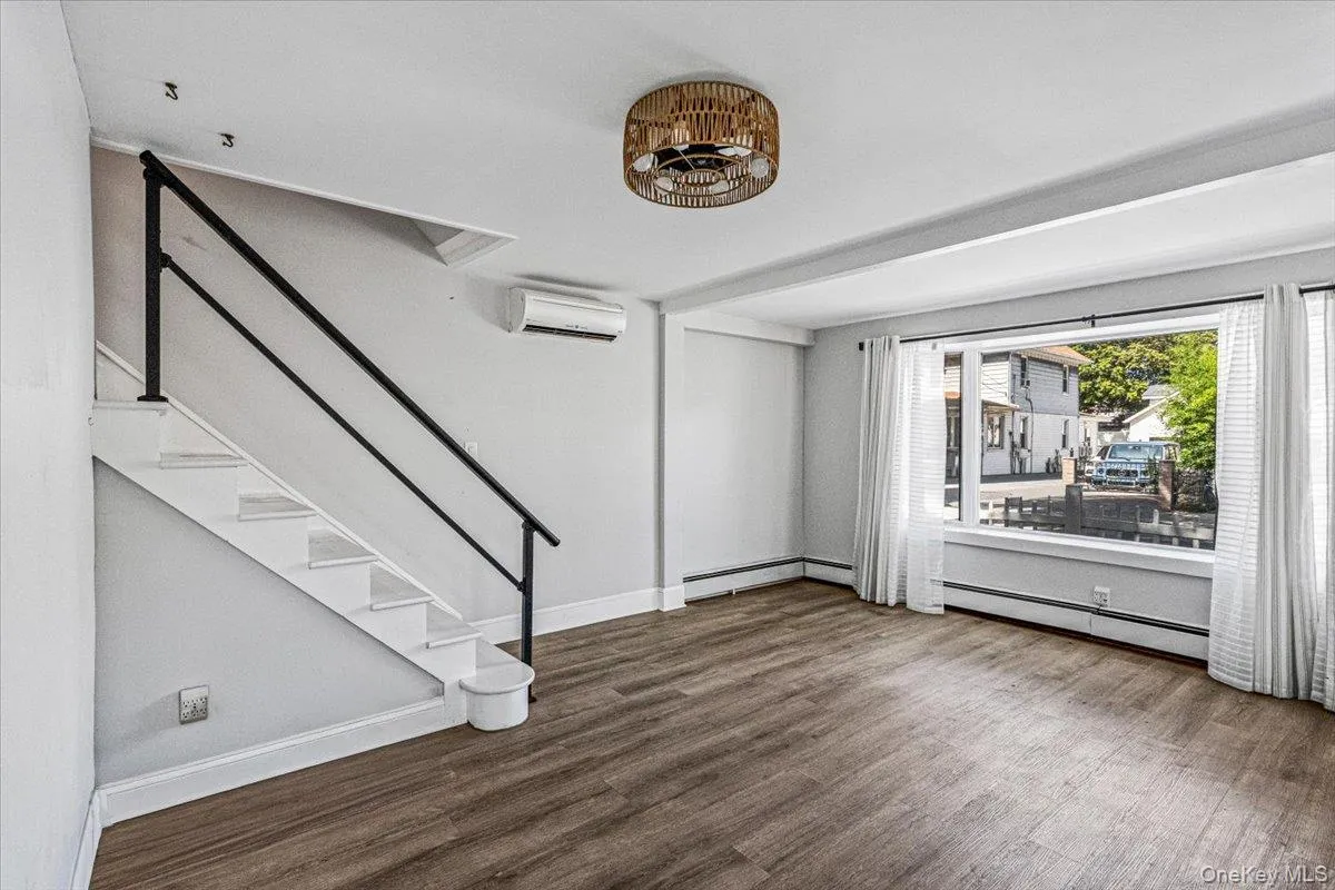 209-72 45th Drive, New York, NY, 3 Bedrooms Bedrooms, 6 Rooms Rooms,1 BathroomBathrooms,Residential,For Rent,45th,0,1050895 209-72 45th Drive, New York, NY, 3 Bedrooms Bedrooms, 6 Rooms Rooms,1 BathroomBathrooms,Residential,For Rent,45th,0,1050895