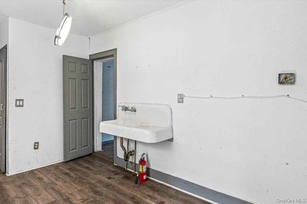 209-72 45th Drive, New York, NY, 3 Bedrooms Bedrooms, 6 Rooms Rooms,1 BathroomBathrooms,Residential,For Rent,45th,0,1050895 209-72 45th Drive, New York, NY, 3 Bedrooms Bedrooms, 6 Rooms Rooms,1 BathroomBathrooms,Residential,For Rent,45th,0,1050895