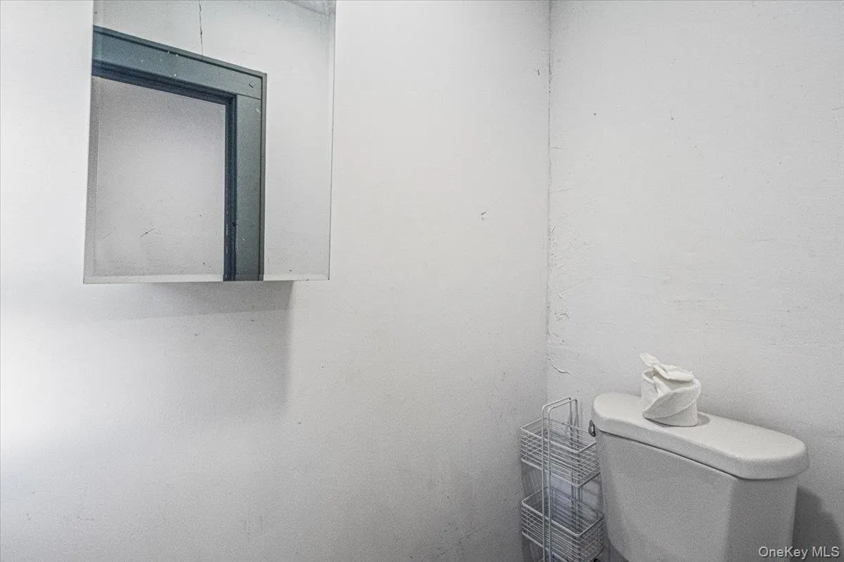 209-72 45th Drive, New York, NY, 3 Bedrooms Bedrooms, 6 Rooms Rooms,1 BathroomBathrooms,Residential,For Rent,45th,0,1050895 209-72 45th Drive, New York, NY, 3 Bedrooms Bedrooms, 6 Rooms Rooms,1 BathroomBathrooms,Residential,For Rent,45th,0,1050895