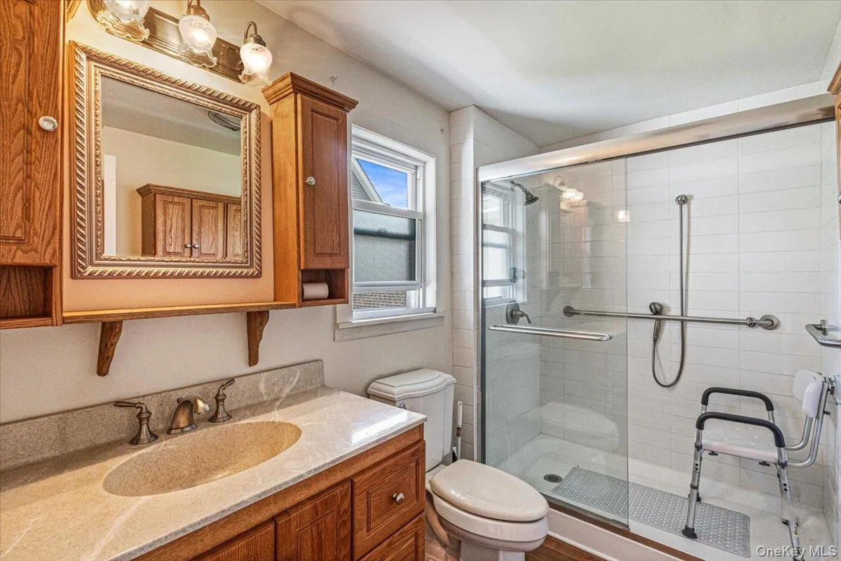 209-72 45th Drive, New York, NY, 3 Bedrooms Bedrooms, 6 Rooms Rooms,1 BathroomBathrooms,Residential,For Rent,45th,0,1050895 209-72 45th Drive, New York, NY, 3 Bedrooms Bedrooms, 6 Rooms Rooms,1 BathroomBathrooms,Residential,For Rent,45th,0,1050895