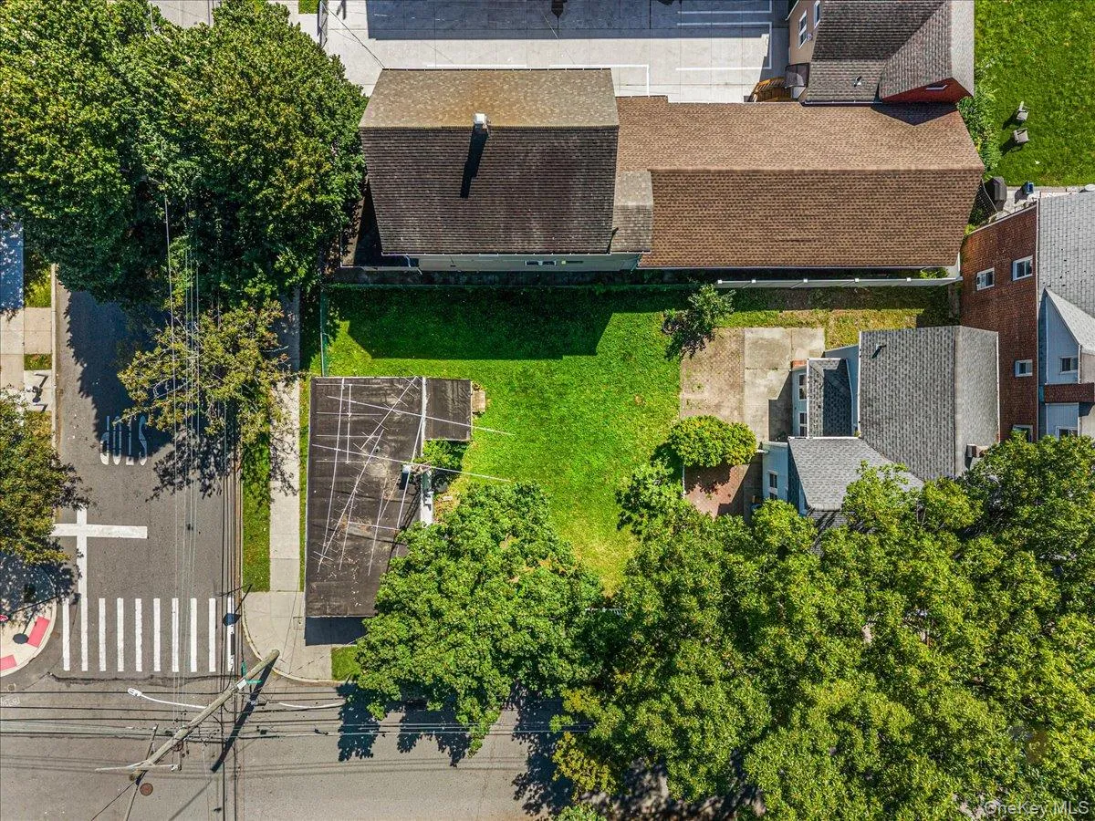 209-72 45th Drive, New York, NY, 3 Bedrooms Bedrooms, 6 Rooms Rooms,1 BathroomBathrooms,Residential,For Rent,45th,0,1050895 209-72 45th Drive, New York, NY, 3 Bedrooms Bedrooms, 6 Rooms Rooms,1 BathroomBathrooms,Residential,For Rent,45th,0,1050895