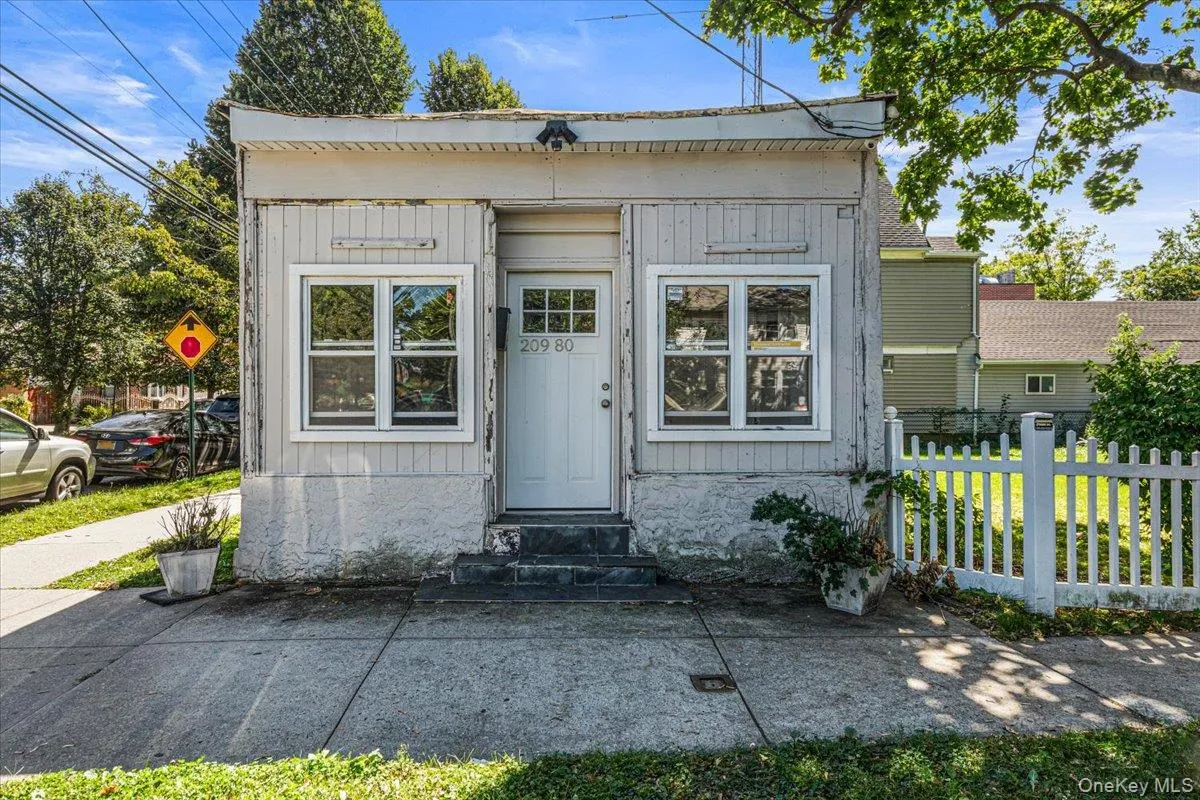 209-72 45th Drive, New York, NY, 3 Bedrooms Bedrooms, 6 Rooms Rooms,1 BathroomBathrooms,Residential,For Rent,45th,0,1050895 209-72 45th Drive, New York, NY, 3 Bedrooms Bedrooms, 6 Rooms Rooms,1 BathroomBathrooms,Residential,For Rent,45th,0,1050895