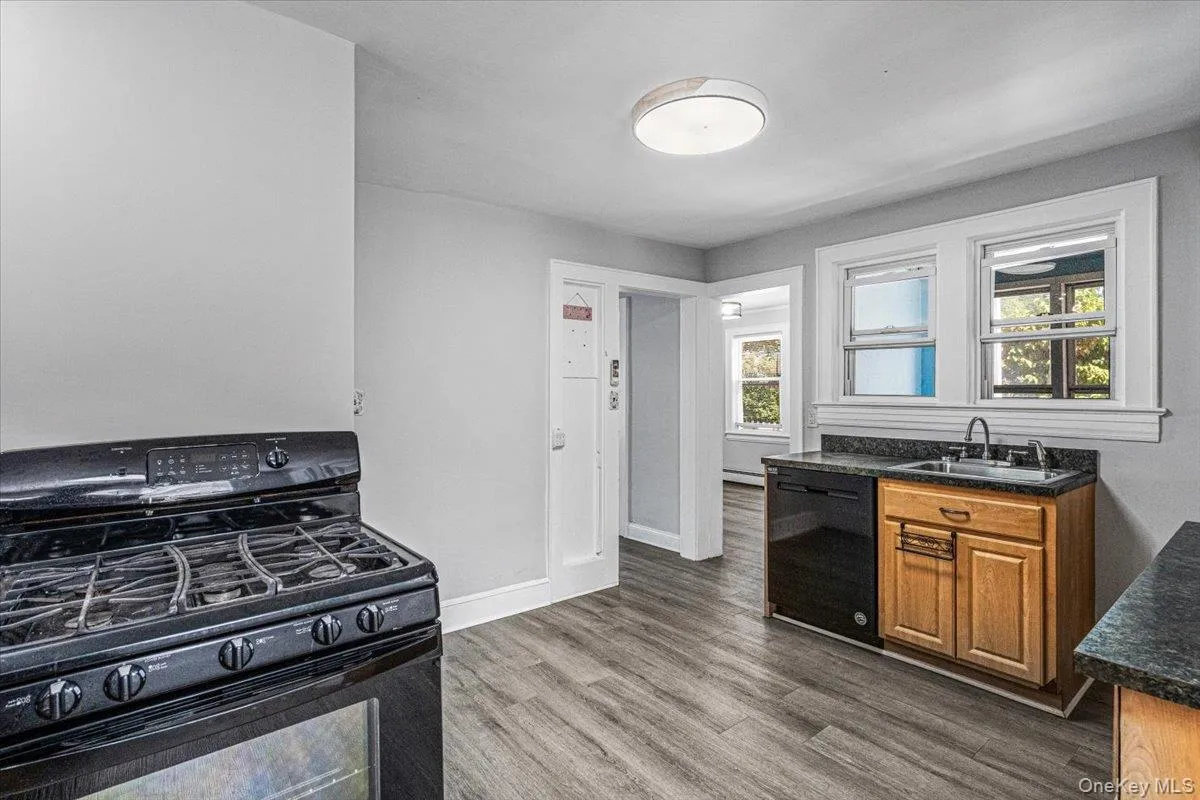 209-72 45th Drive, New York, NY, 3 Bedrooms Bedrooms, 6 Rooms Rooms,1 BathroomBathrooms,Residential,For Rent,45th,0,1050895 209-72 45th Drive, New York, NY, 3 Bedrooms Bedrooms, 6 Rooms Rooms,1 BathroomBathrooms,Residential,For Rent,45th,0,1050895
