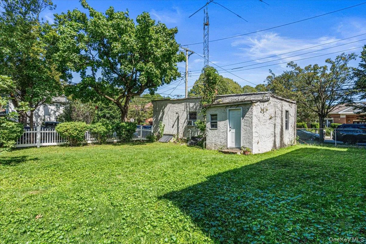 209-72 45th Drive, New York, NY, 3 Bedrooms Bedrooms, 6 Rooms Rooms,1 BathroomBathrooms,Residential,For Rent,45th,0,1050895 209-72 45th Drive, New York, NY, 3 Bedrooms Bedrooms, 6 Rooms Rooms,1 BathroomBathrooms,Residential,For Rent,45th,0,1050895