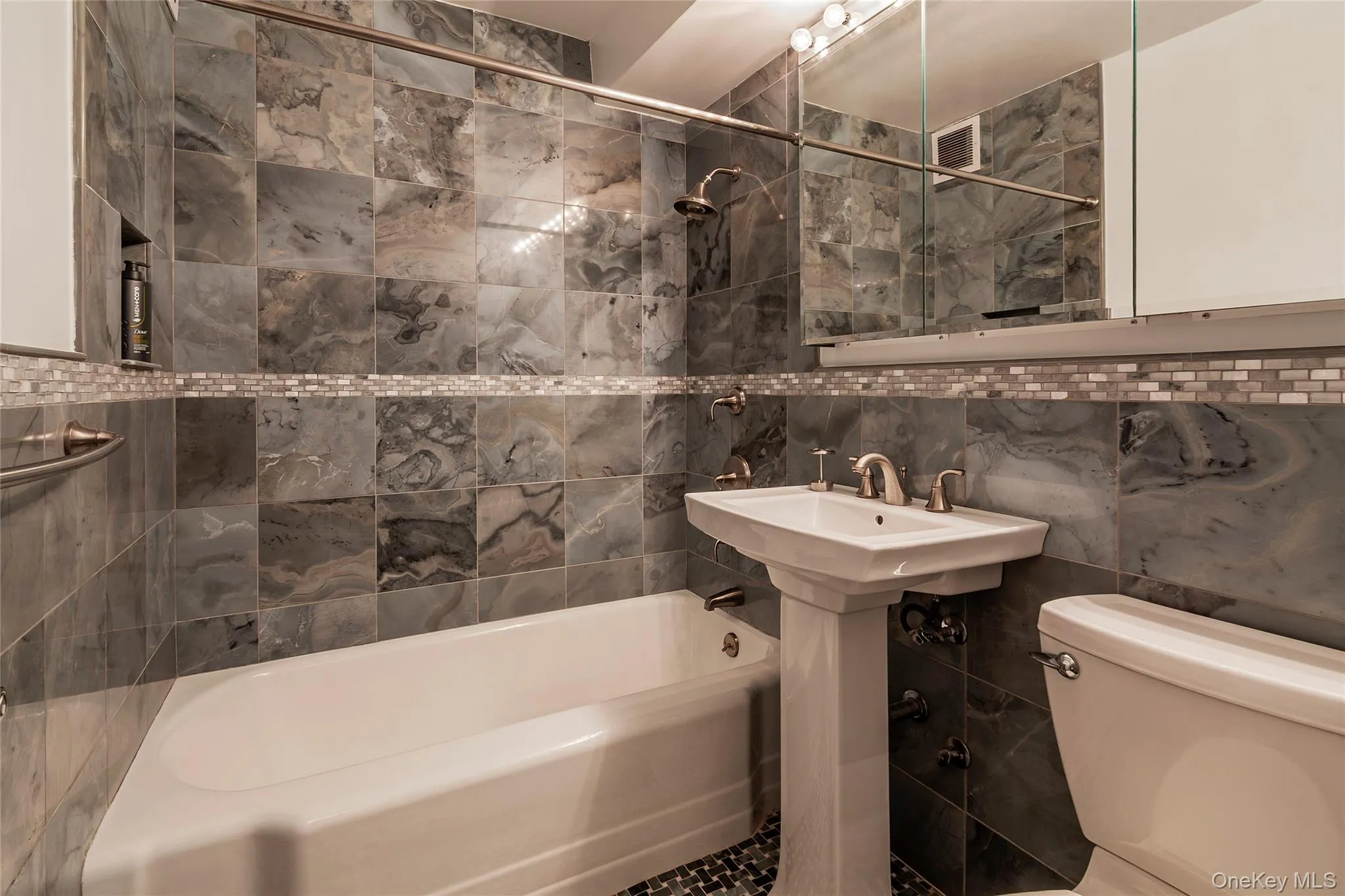 3935 Blackstone Avenue, New York, NY, 3 Bedrooms Bedrooms, 6 Rooms Rooms,2 BathroomsBathrooms,Residential,For Rent,Blackstone,0,1050896 3935 Blackstone Avenue, New York, NY, 3 Bedrooms Bedrooms, 6 Rooms Rooms,2 BathroomsBathrooms,Residential,For Rent,Blackstone,0,1050896