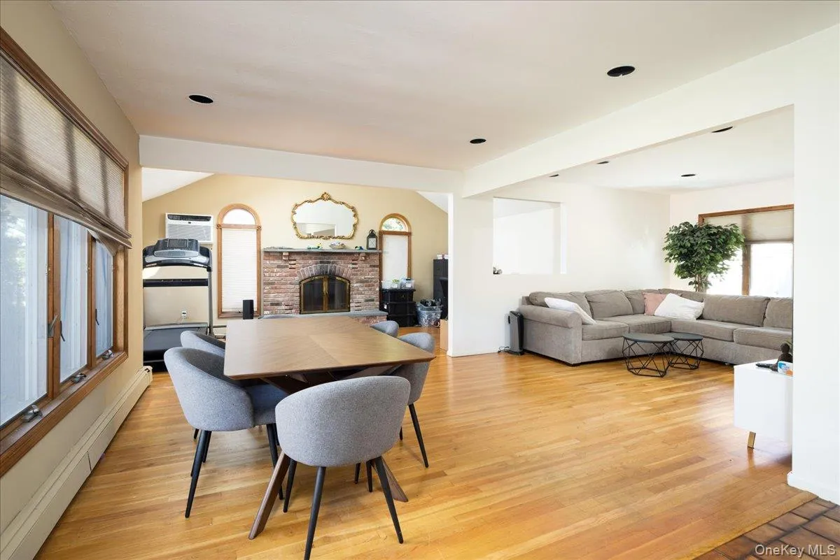10 Seneca Drive, Oyster Bay, NY, 3 Bedrooms Bedrooms, 8 Rooms Rooms,2 BathroomsBathrooms,Residential,For Rent,Seneca,0,1050899 10 Seneca Drive, Oyster Bay, NY, 3 Bedrooms Bedrooms, 8 Rooms Rooms,2 BathroomsBathrooms,Residential,For Rent,Seneca,0,1050899