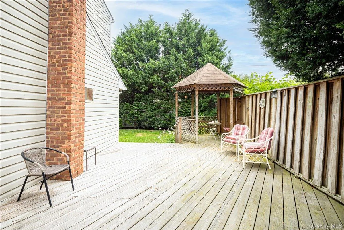 10 Seneca Drive, Oyster Bay, NY, 3 Bedrooms Bedrooms, 8 Rooms Rooms,2 BathroomsBathrooms,Residential,For Rent,Seneca,0,1050899 10 Seneca Drive, Oyster Bay, NY, 3 Bedrooms Bedrooms, 8 Rooms Rooms,2 BathroomsBathrooms,Residential,For Rent,Seneca,0,1050899