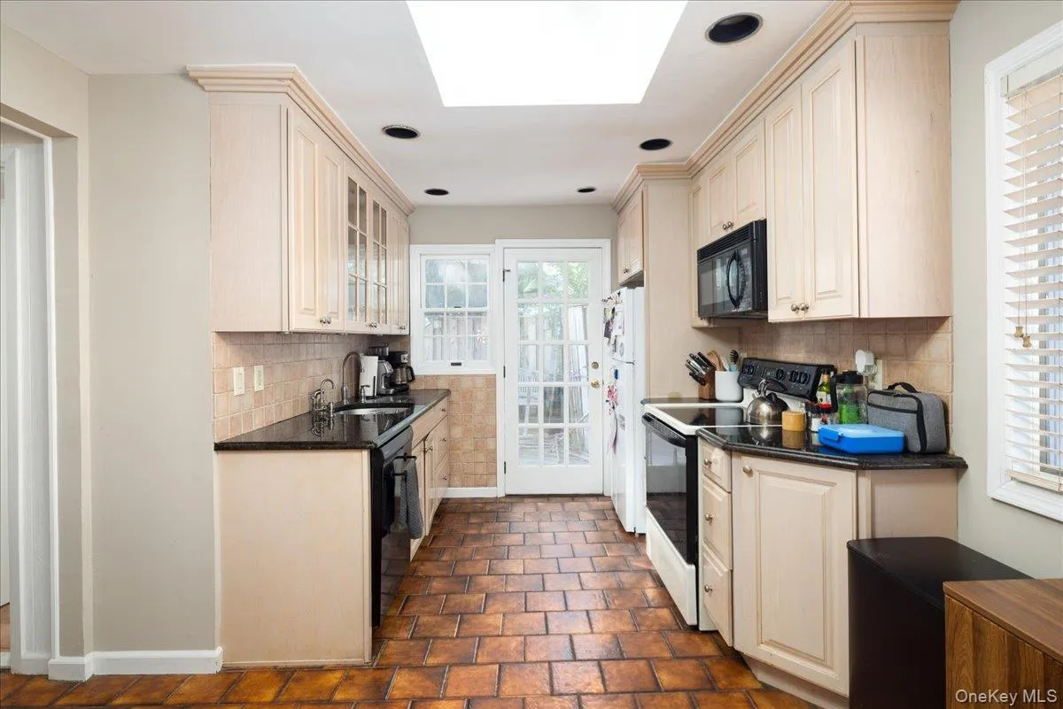 10 Seneca Drive, Oyster Bay, NY, 3 Bedrooms Bedrooms, 8 Rooms Rooms,2 BathroomsBathrooms,Residential,For Rent,Seneca,0,1050899 10 Seneca Drive, Oyster Bay, NY, 3 Bedrooms Bedrooms, 8 Rooms Rooms,2 BathroomsBathrooms,Residential,For Rent,Seneca,0,1050899