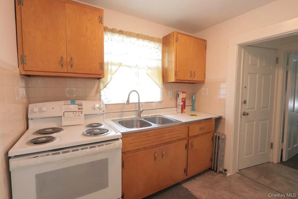 75 Maple Street, Newburgh (city), NY, 3 Bedrooms Bedrooms, 5 Rooms Rooms,1 BathroomBathrooms,Residential Lease,For Rent,Maple,0,1050901 75 Maple Street, Newburgh (city), NY, 3 Bedrooms Bedrooms, 5 Rooms Rooms,1 BathroomBathrooms,Residential Lease,For Rent,Maple,0,1050901