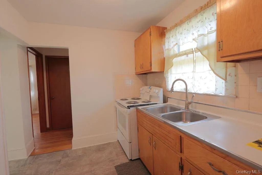 75 Maple Street, Newburgh (city), NY, 3 Bedrooms Bedrooms, 5 Rooms Rooms,1 BathroomBathrooms,Residential Lease,For Rent,Maple,0,1050901 75 Maple Street, Newburgh (city), NY, 3 Bedrooms Bedrooms, 5 Rooms Rooms,1 BathroomBathrooms,Residential Lease,For Rent,Maple,0,1050901