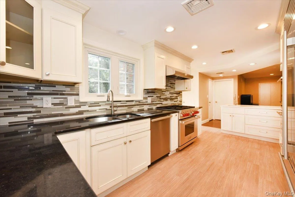 9 Dorset Road, North Hempstead, NY, 7 Bedrooms Bedrooms, 13 Rooms Rooms,4 BathroomsBathrooms,Residential,For Rent,Dorset,0,1050922 9 Dorset Road, North Hempstead, NY, 7 Bedrooms Bedrooms, 13 Rooms Rooms,4 BathroomsBathrooms,Residential,For Rent,Dorset,0,1050922