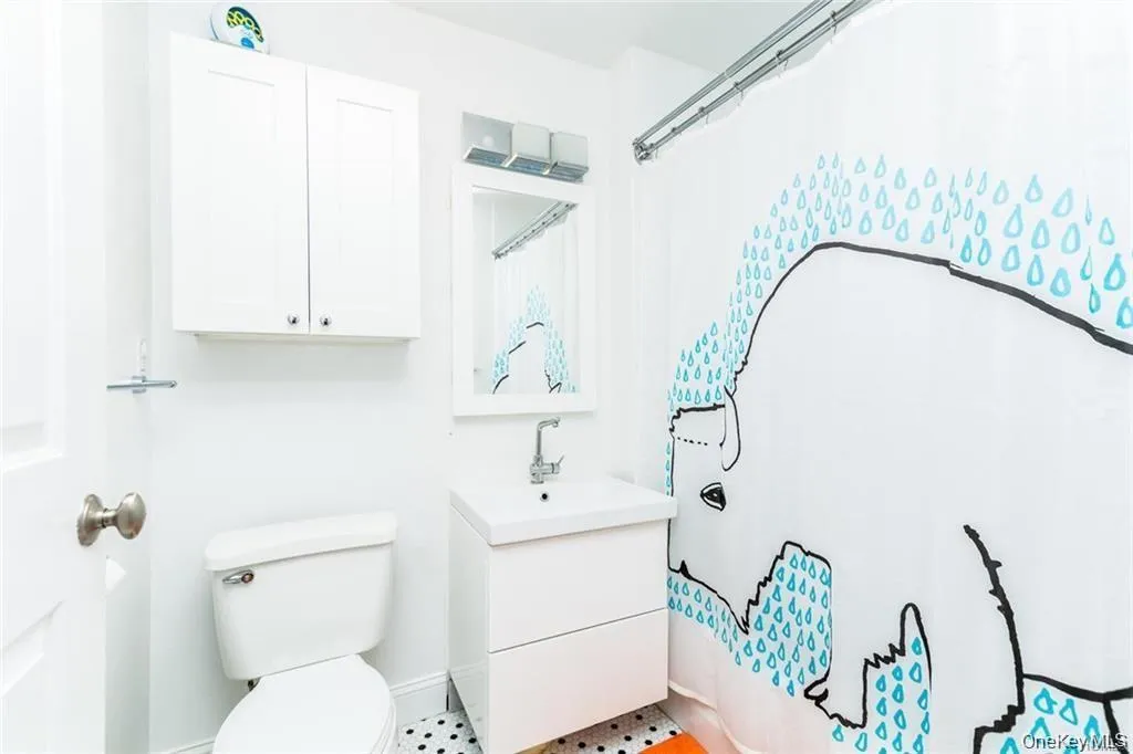 3800 Blackstone Avenue, New York, NY, 3 Bedrooms Bedrooms, 6 Rooms Rooms,2 BathroomsBathrooms,Residential Lease,For Rent,Blackstone,0,1050934 3800 Blackstone Avenue, New York, NY, 3 Bedrooms Bedrooms, 6 Rooms Rooms,2 BathroomsBathrooms,Residential Lease,For Rent,Blackstone,0,1050934